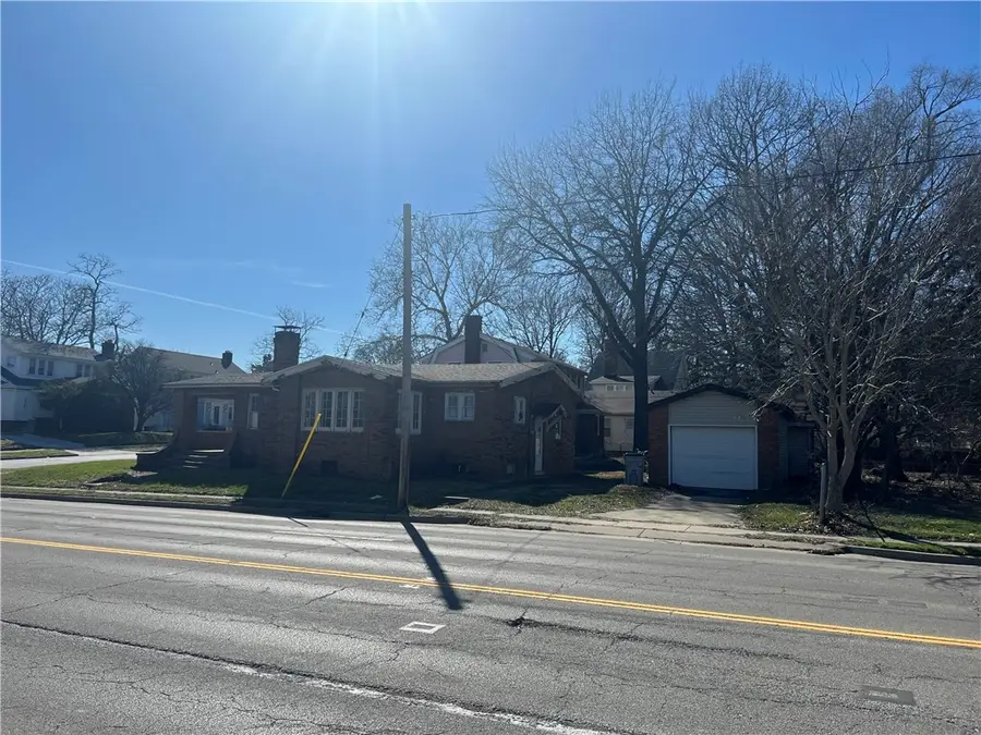 1304 W Riverview Avenue, Decatur, IL 62522 - #2