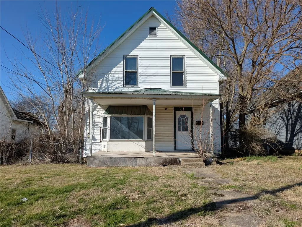 823 Maple Avenue, Paris, IL 61944 - #1