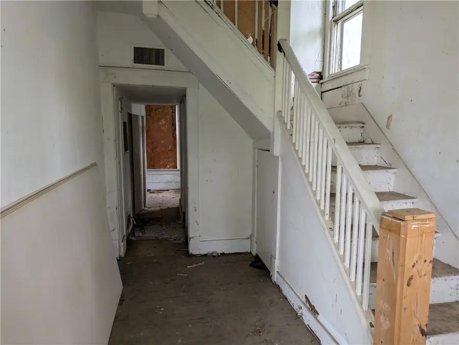 823 Maple Avenue, Paris, IL 61944 - #2