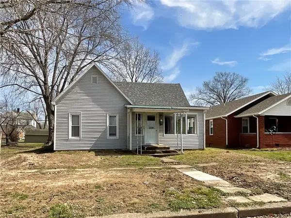 205 S 3rd Street, Altamont, IL 62411