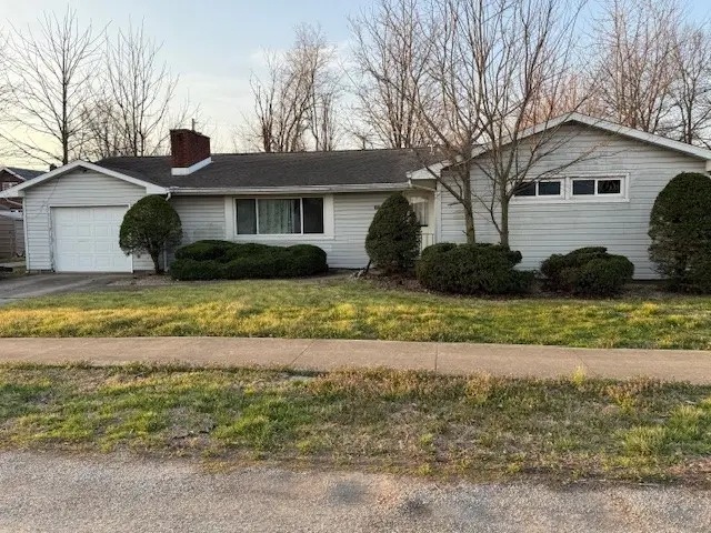 307 W Crawford Avenue, Effingham, IL 62401 - #1
