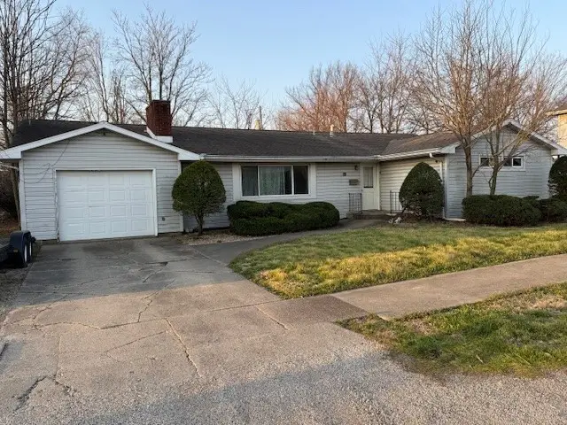 307 W Crawford Avenue, Effingham, IL 62401 - #3