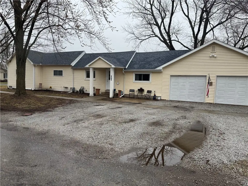 302 E Cedar Avenue, Atwood, IL 61913 - #1