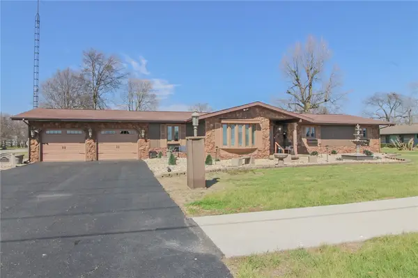 1 Western Avenue Heights, Mattoon, IL 61938