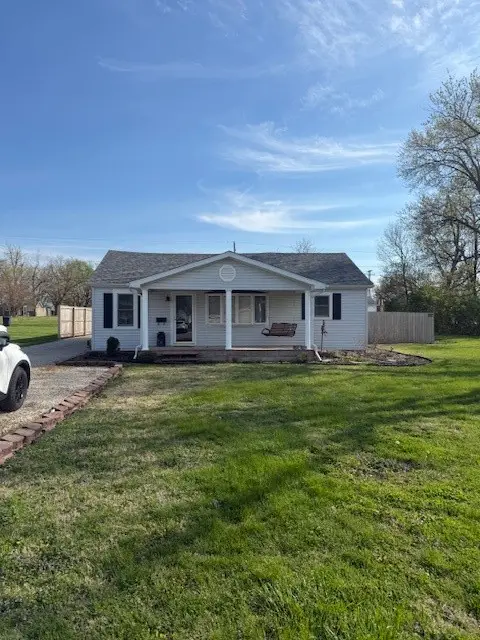 410 W Grant Street, Paris, IL 61944 - #3