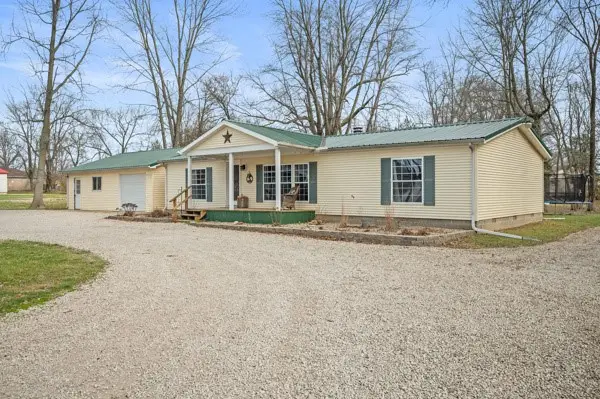 101 Archer Avenue, Marshall, IL 62441