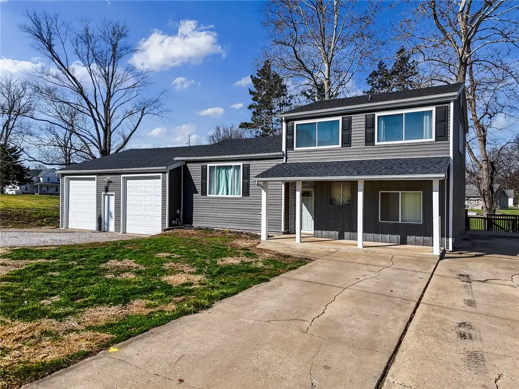 517 Coles Street, Vandalia, IL 62471 - #1