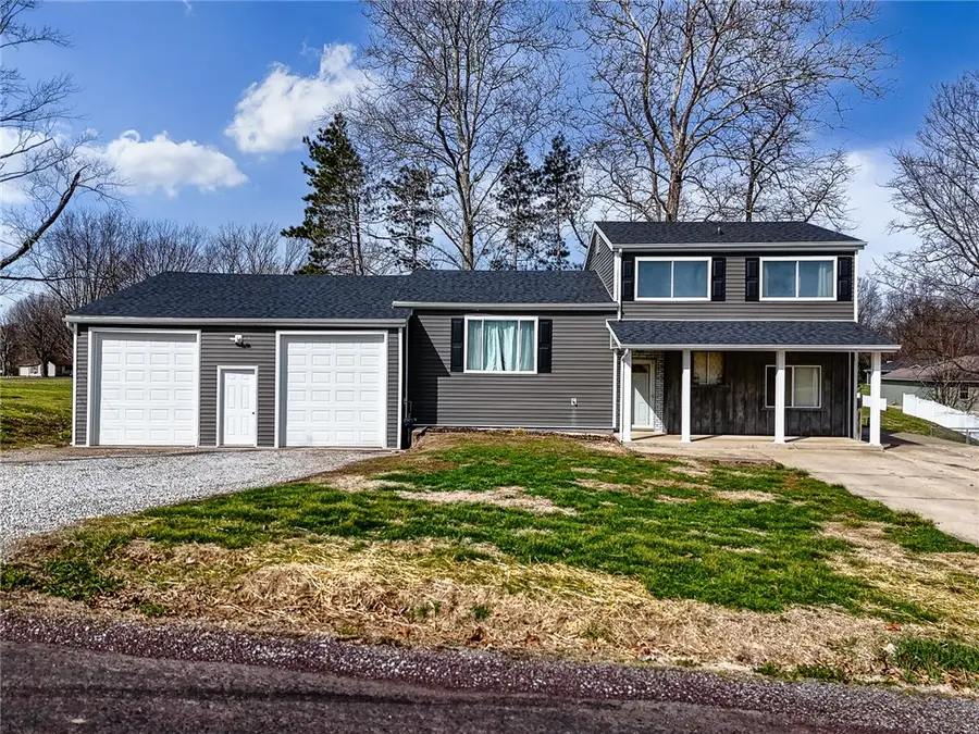 517 Coles Street, Vandalia, IL 62471 - #3