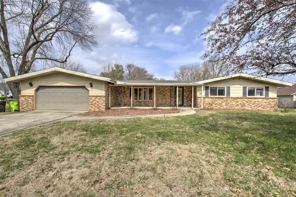 215 E Flora Avenue, , IL 62548
