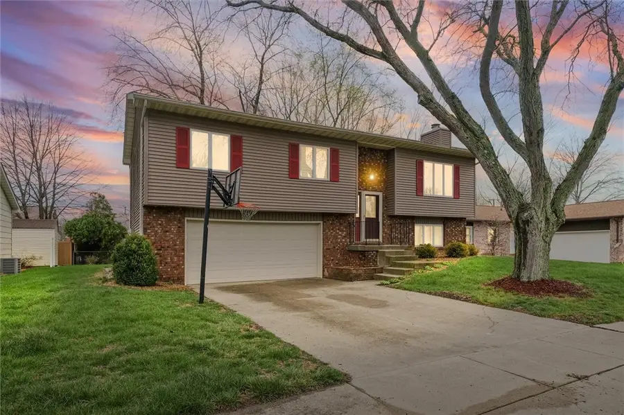 831 S Jefferson Drive, Decatur, IL 62521 - #2