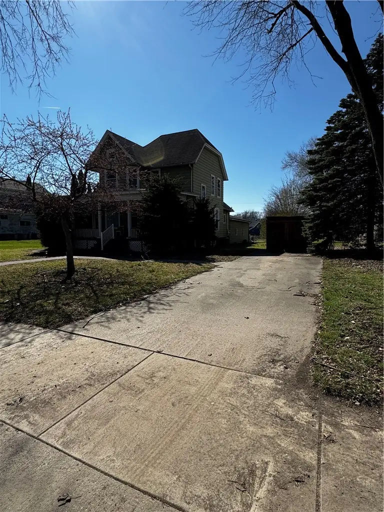 413 8th Street, Lincoln, IL 62656 - #3