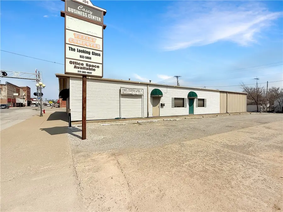 104 S Central Avenue, Casey, IL 62420 - #2