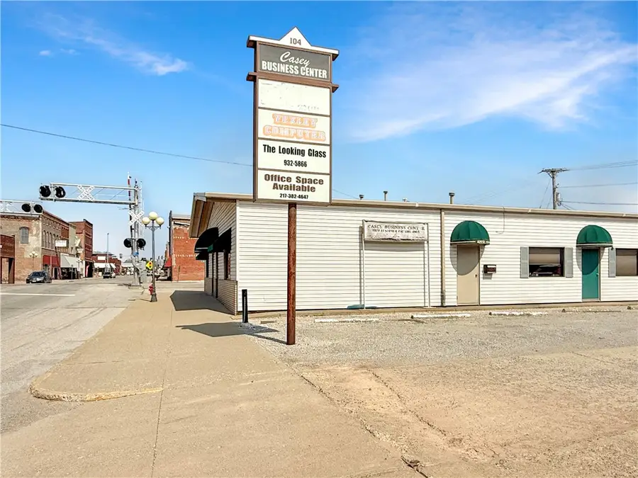 104 S Central Avenue, Casey, IL 62420 - #3