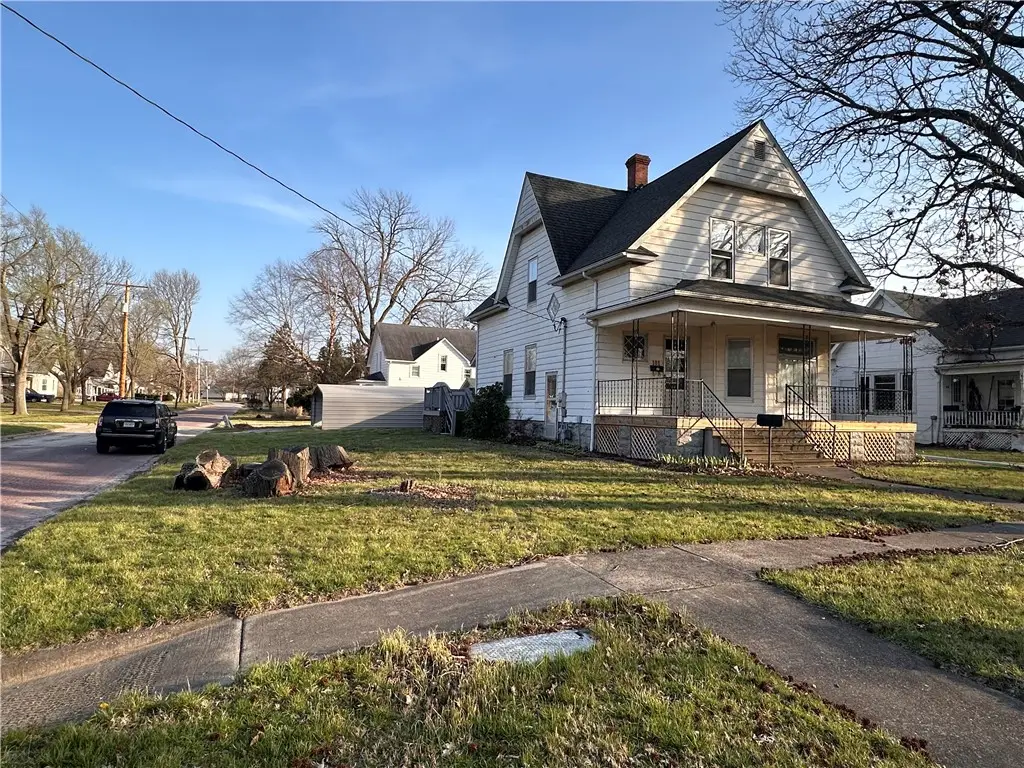 101 W South Street, Nokomis, IL 62075 - #1