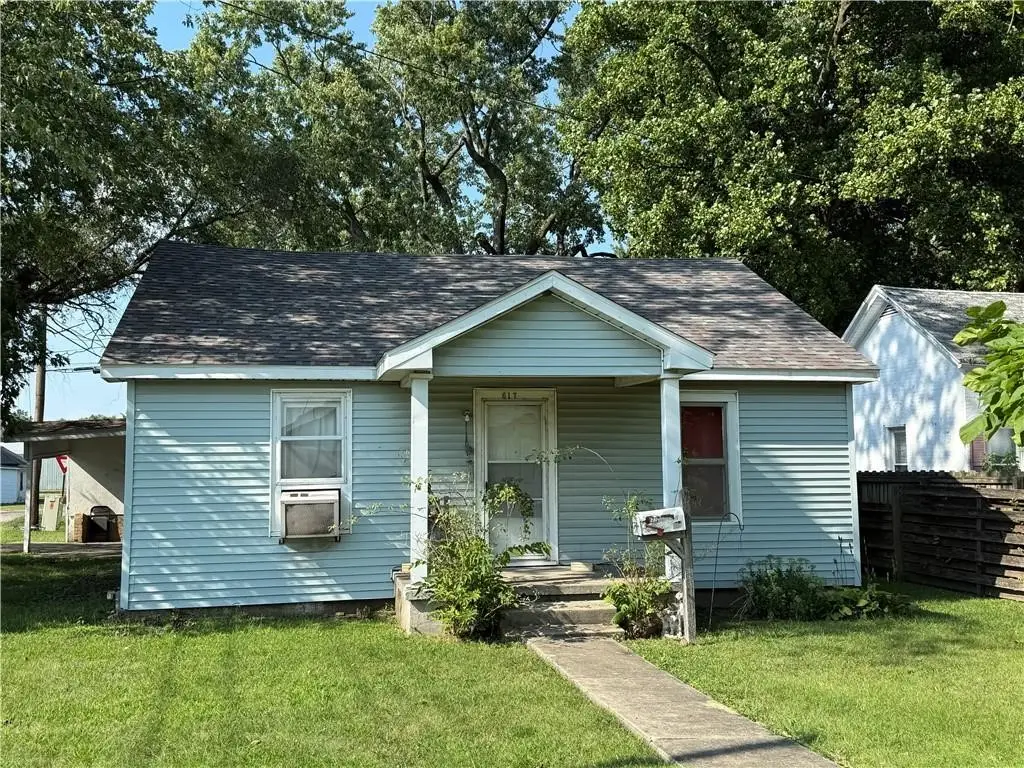 617 W Washington Street, Paris, IL 61944 - #1
