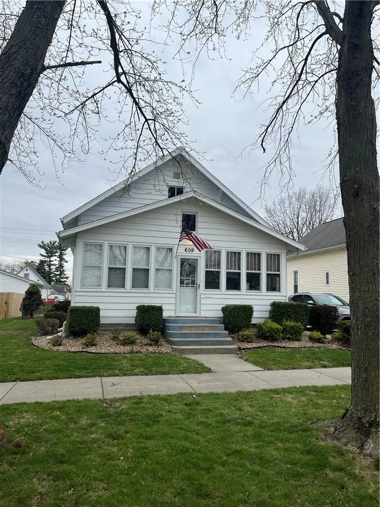 609 Wabash Avenue, Mattoon, IL 61938 - #2