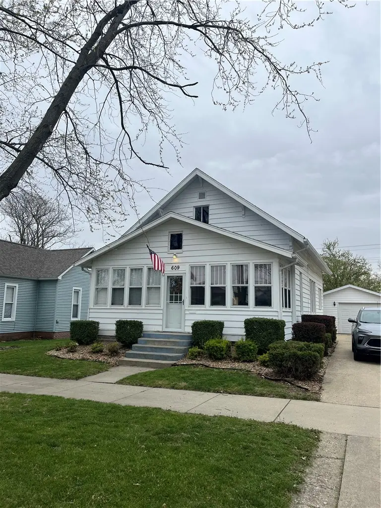 609 Wabash Avenue, Mattoon, IL 61938 - #3