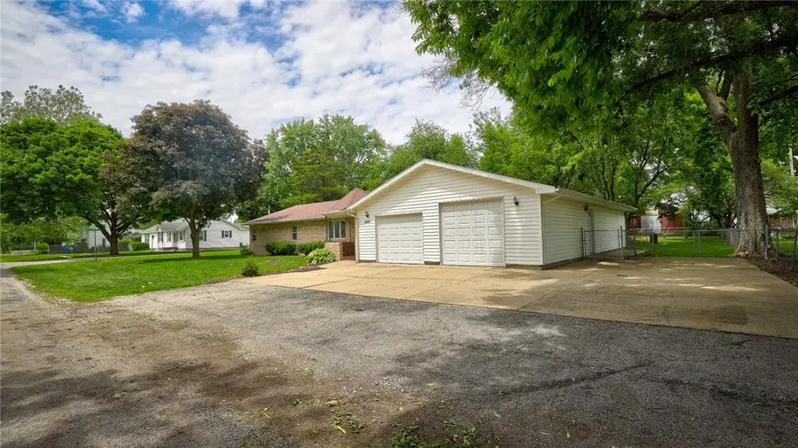 7990 W Third Street, Harristown, IL 62537 - #2