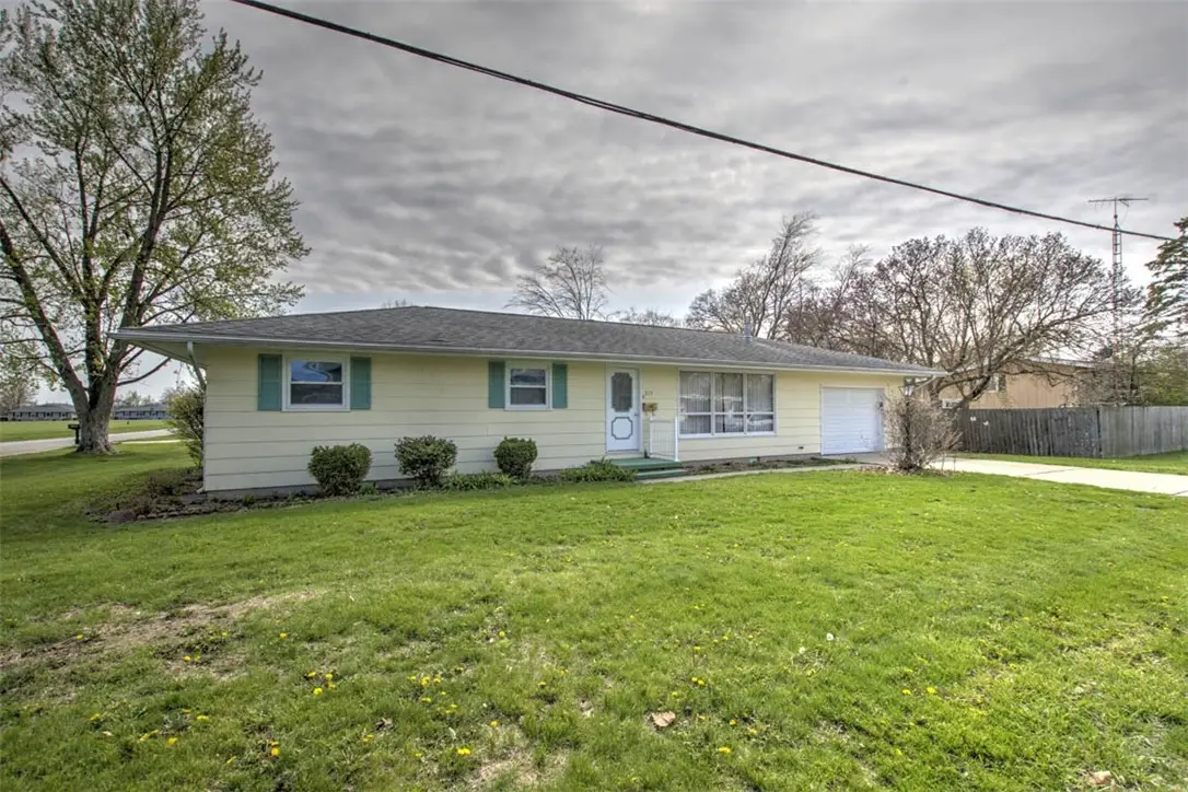 215 E Mattox Street, Sullivan, IL 61951 - #1