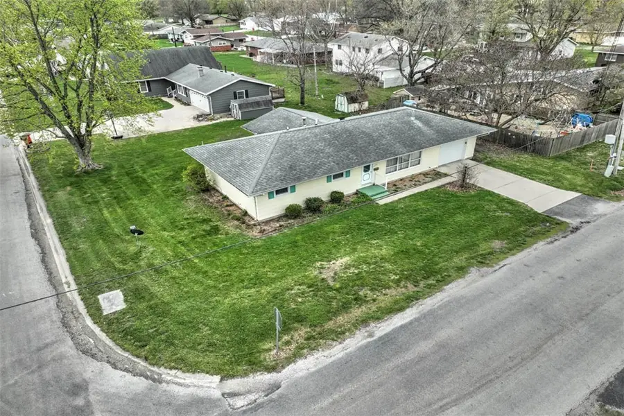215 E Mattox Street, Sullivan, IL 61951 - #2