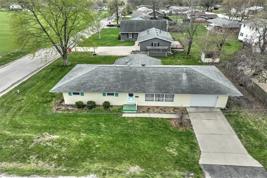 215 E Mattox Street, Sullivan, IL 61951 - #3