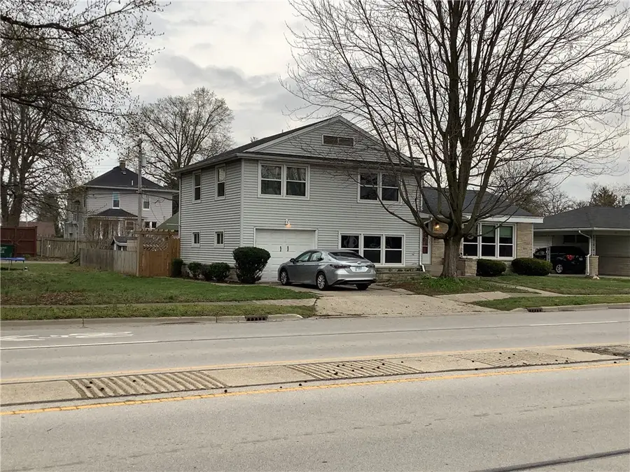 210 W Wabash Avenue, Effingham, IL 62401 - #3