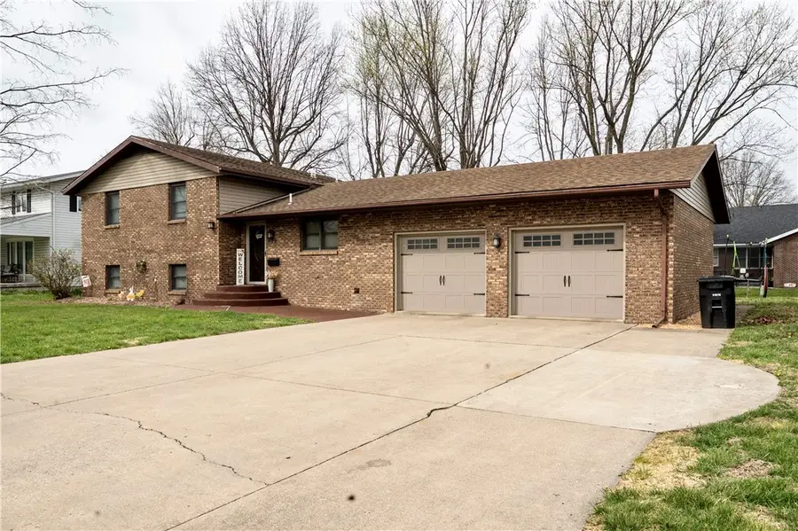 805 N Oakwood Street, Effingham, IL 62401 - #3