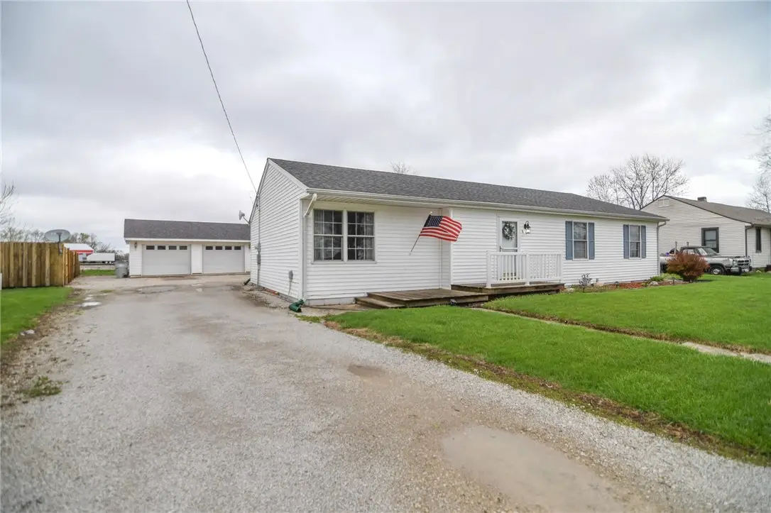 8 Warren Court, Warrensburg, IL 62573 - #1