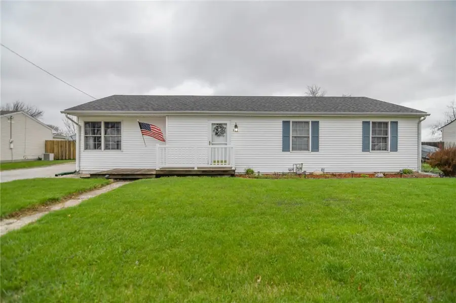 8 Warren Court, Warrensburg, IL 62573 - #2