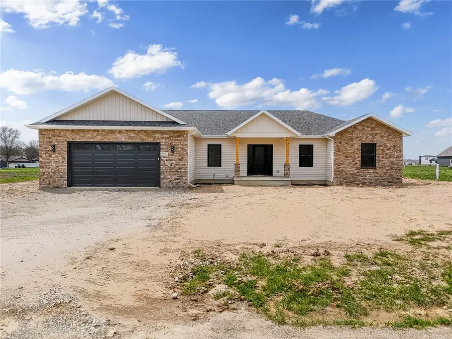 13147 N Country Club Road, Effingham, IL 62401 - #2