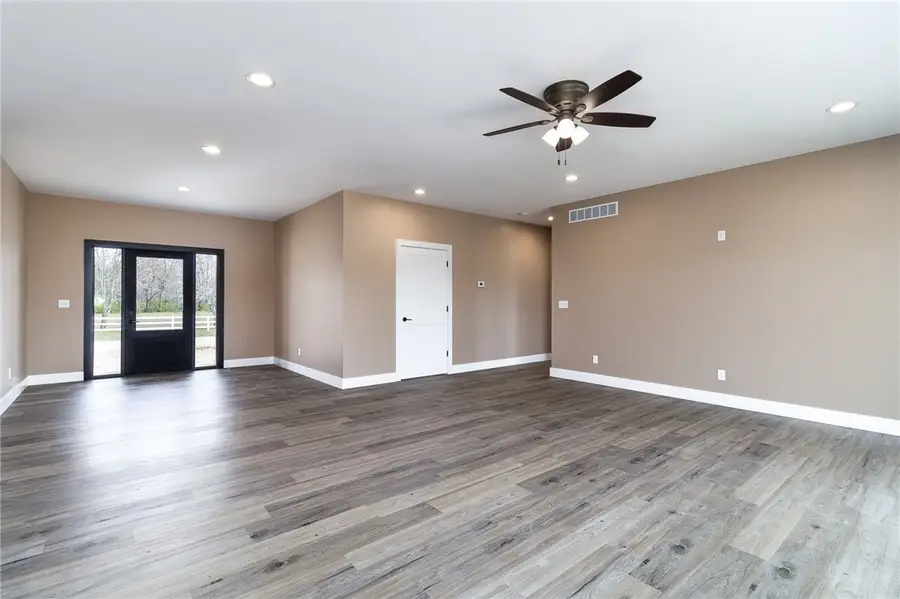 13147 N Country Club Road, Effingham, IL 62401 - #3