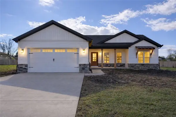 10 Summerfield Lane, Charleston, IL 61920