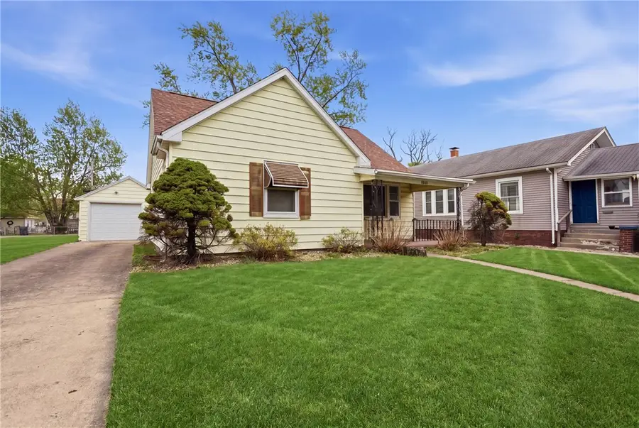 1104 S 17th Street, Mattoon, IL 61938 - #3