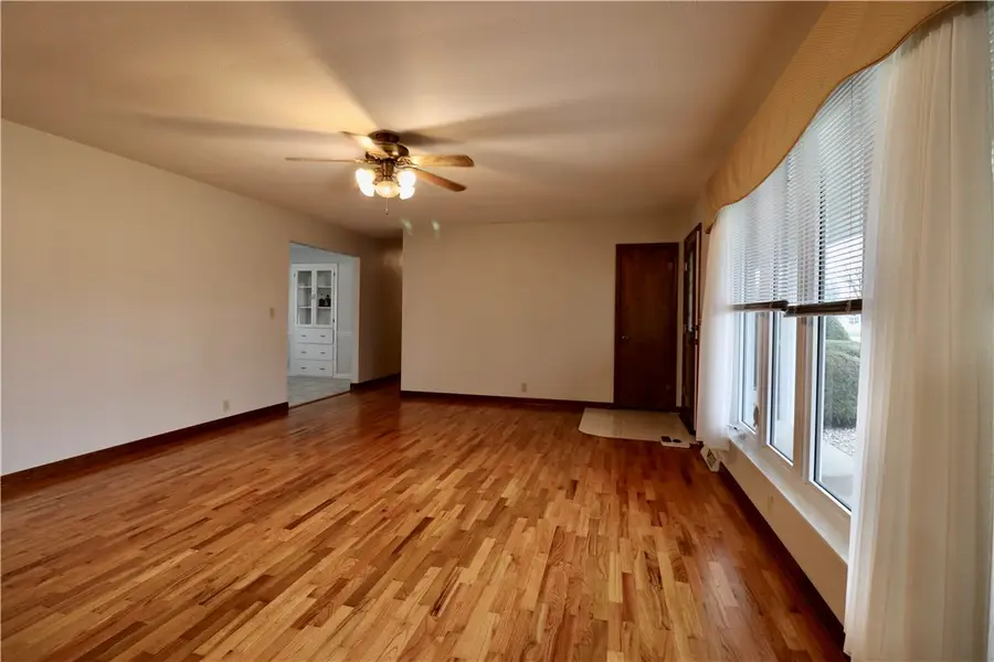 812 E Grove Place, Effingham, IL 62401 - #3