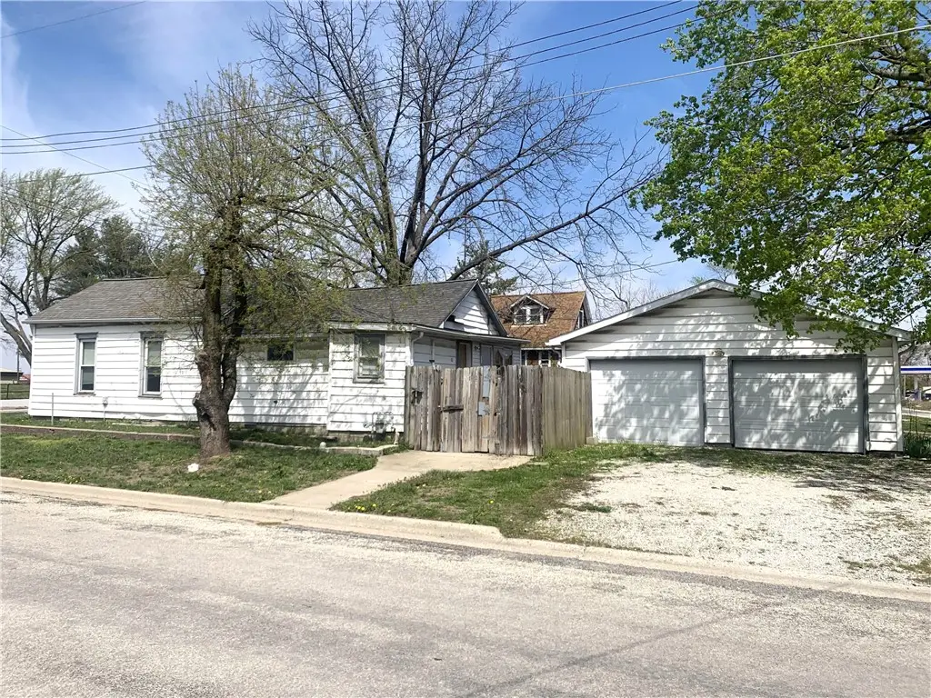 10 Cedar Street, Pana, IL 62557 - #1