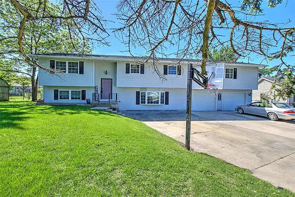 720 Pine Court, Mt Zion, IL 62549