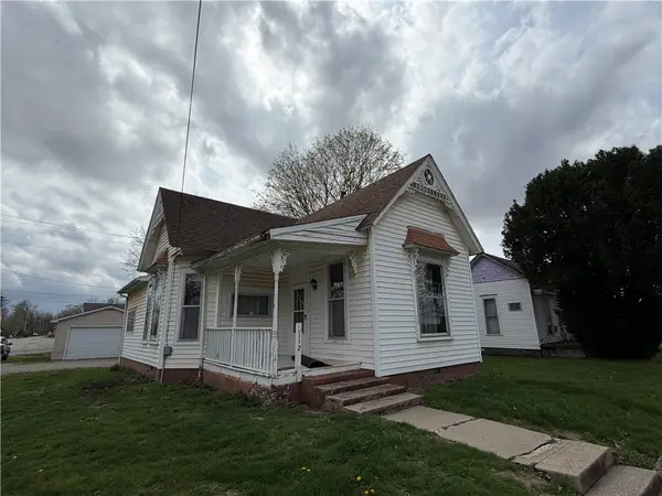 112 Main Street, Oakland, IL 61943