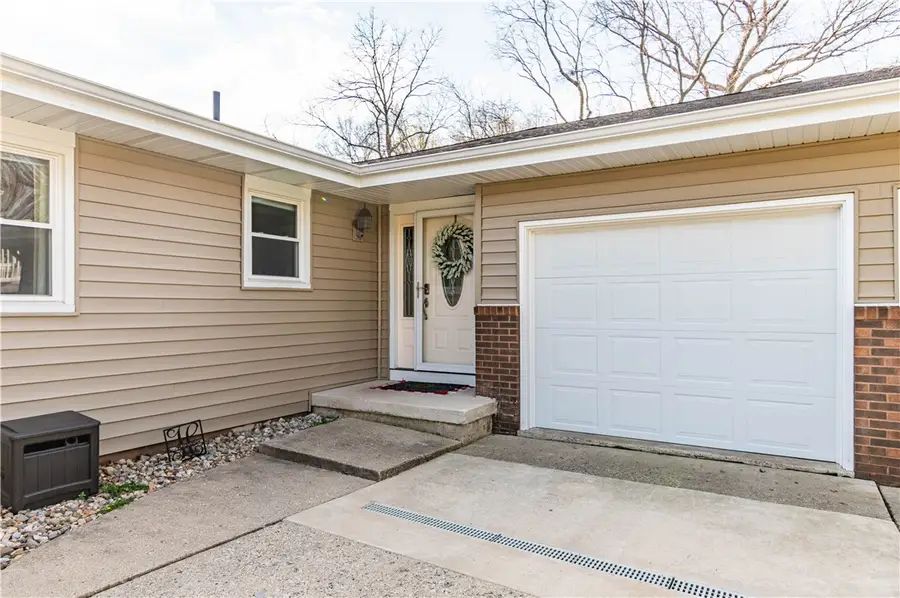 1055 S Wildwood Drive, Mount Zion, IL 62549 - #2