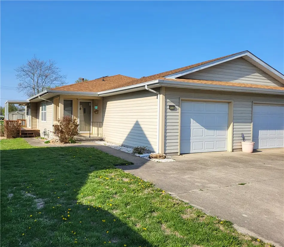 406 W Saint Louis Avenue #B, Effingham, IL 62401 - #1