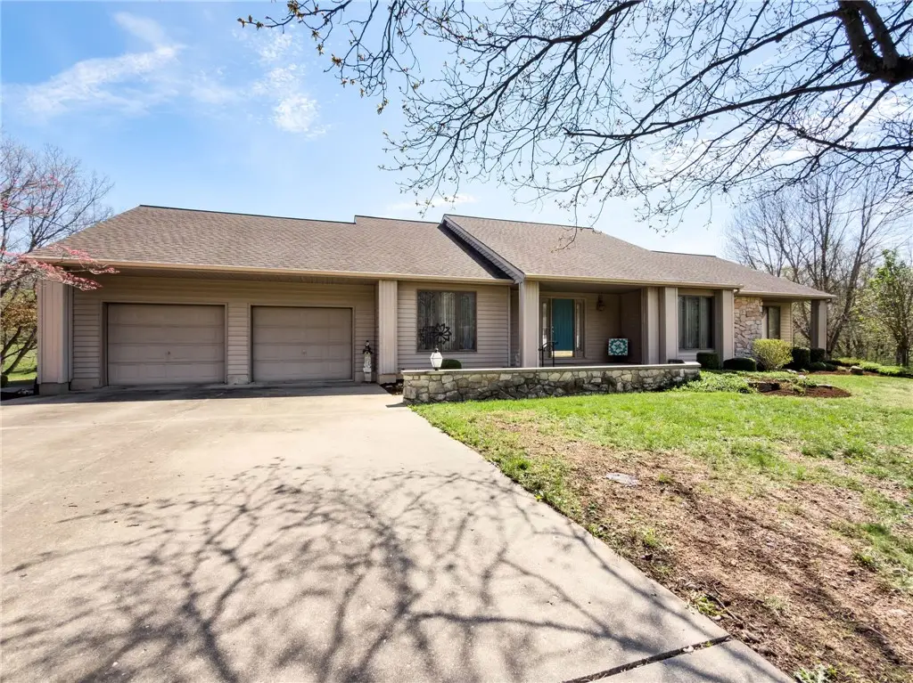 302 N Hutton Drive, Newton, IL 62448 - #1