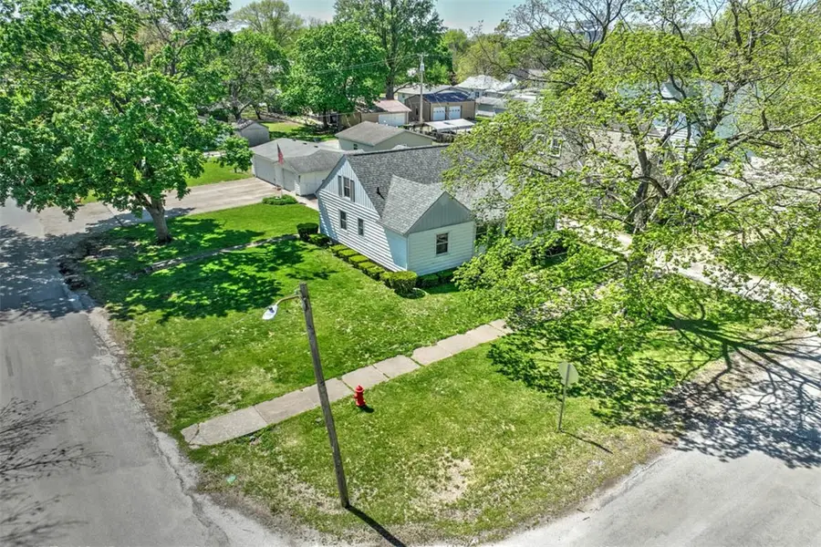330 E Locust Street, Moweaqua, IL 62550 - #2