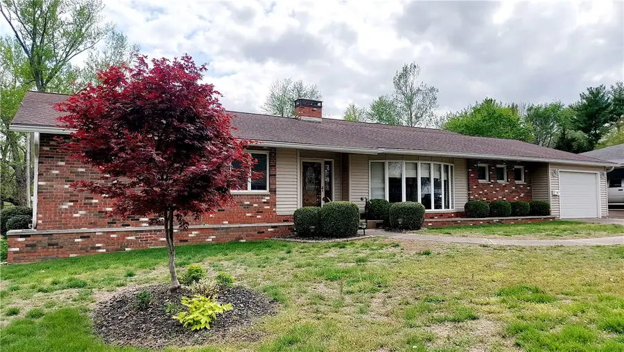 208 E Curtis Street, Newton, IL 62448 - #2