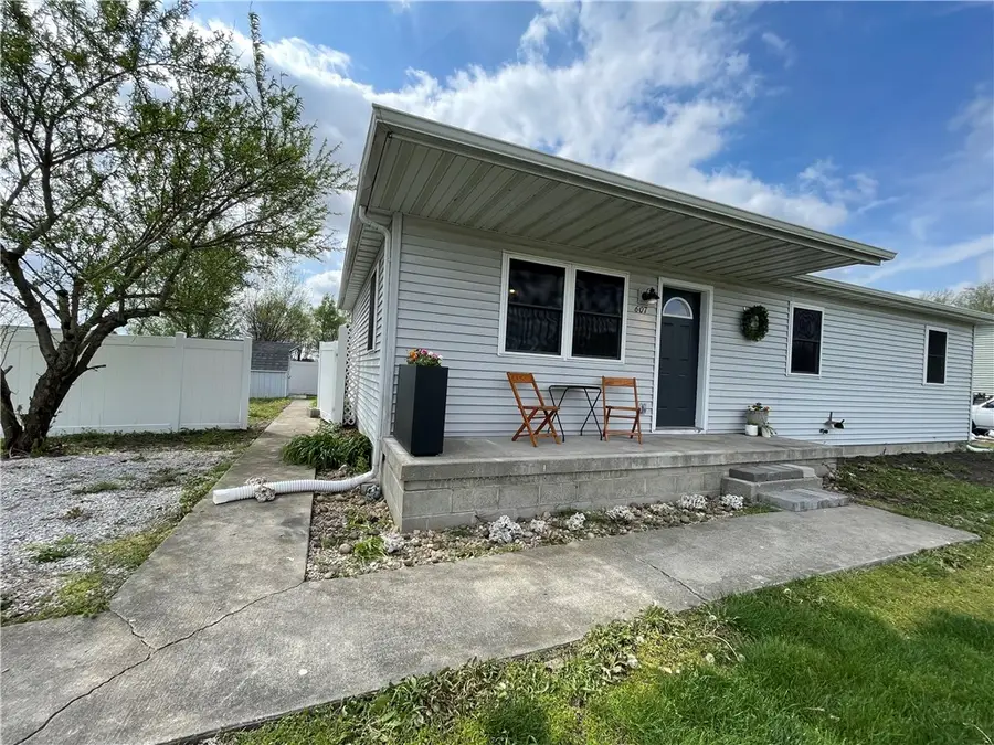 607 S Faith Lane, Sullivan, IL 61951 - #3