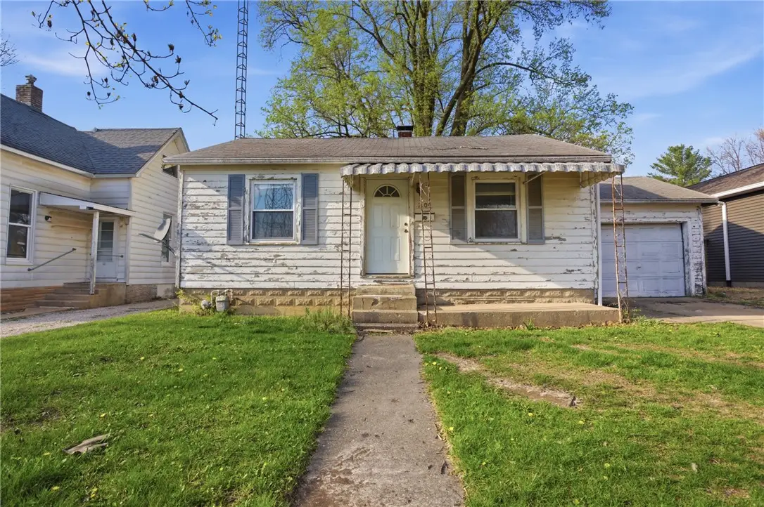1104 Marshall Avenue, Mattoon, IL 61938 - #1