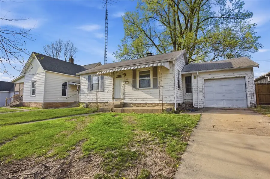 1104 Marshall Avenue, Mattoon, IL 61938 - #2
