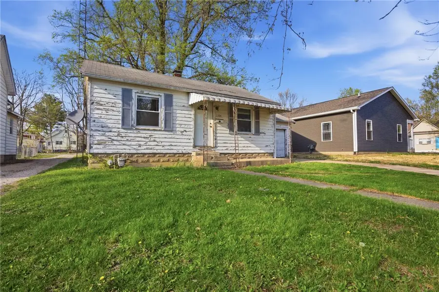 1104 Marshall Avenue, Mattoon, IL 61938 - #3