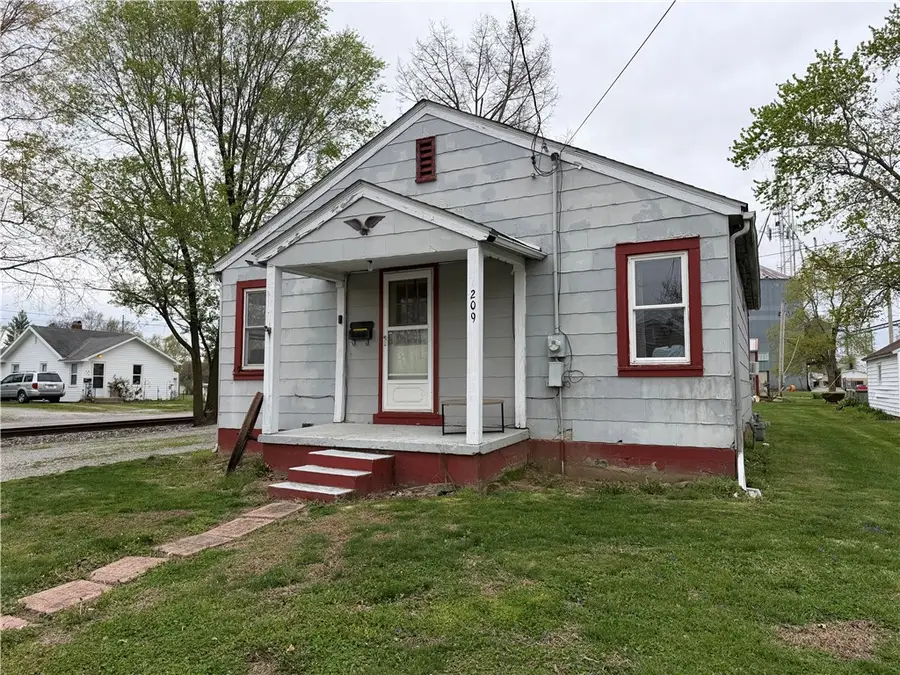 209 S Church Street, Newton, IL 62448 - #3