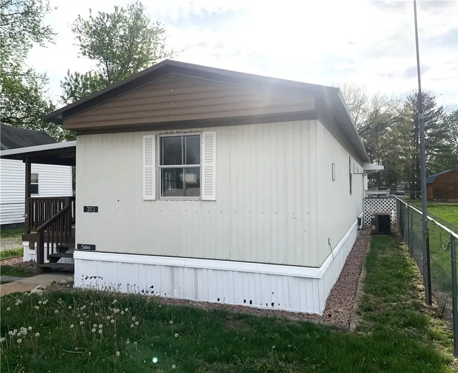 303 Wright Street, Findlay, IL 62534 - #3