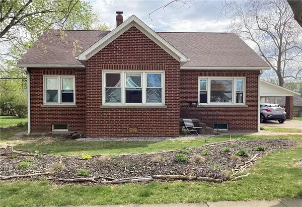 207 S Edwards Street, Altamont, IL 62411