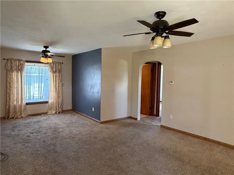 102 W Effingham Avenue, Patoka, IL 62875 - #3